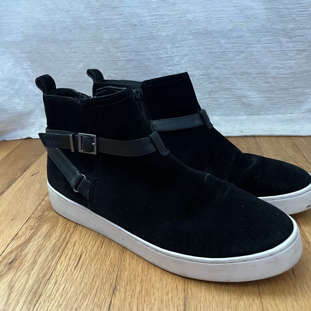 VIONIC Mitzi black hi-Top suede shoe size 8.5